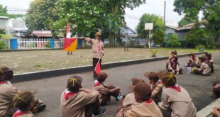 Latihan Rutin Perindukan Siaga SDN 4 Purwanegara: Bangun Karakter Melalui Keterampilan Semaphore